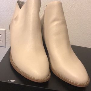 Ivory/grey booties!